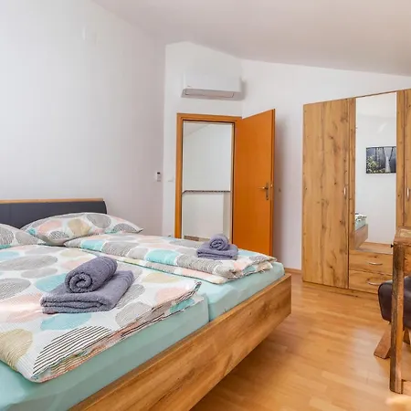 2 Bedroom Lovely In *