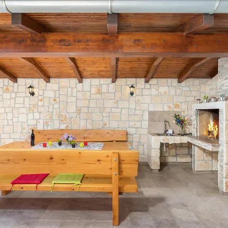 2 Bedroom Lovely In * Musalez