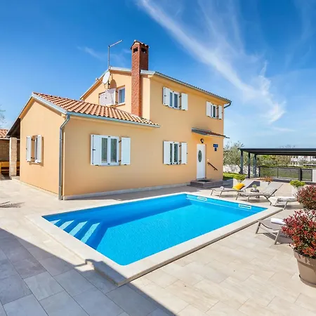 2 Bedroom Lovely In Holiday home Musalez