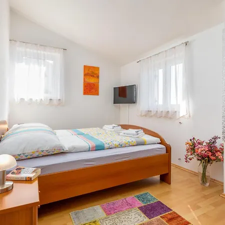 2 Bedroom Lovely In