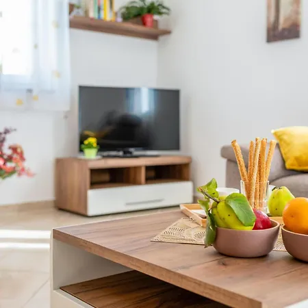 2 Bedroom Lovely In * Musalez