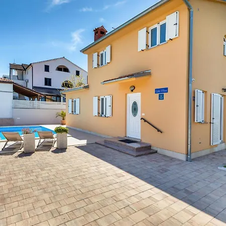 2 Bedroom Lovely In * Musalez