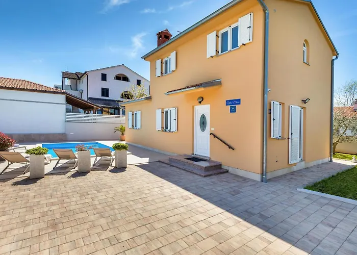 2 Bedroom Lovely In * Musalez