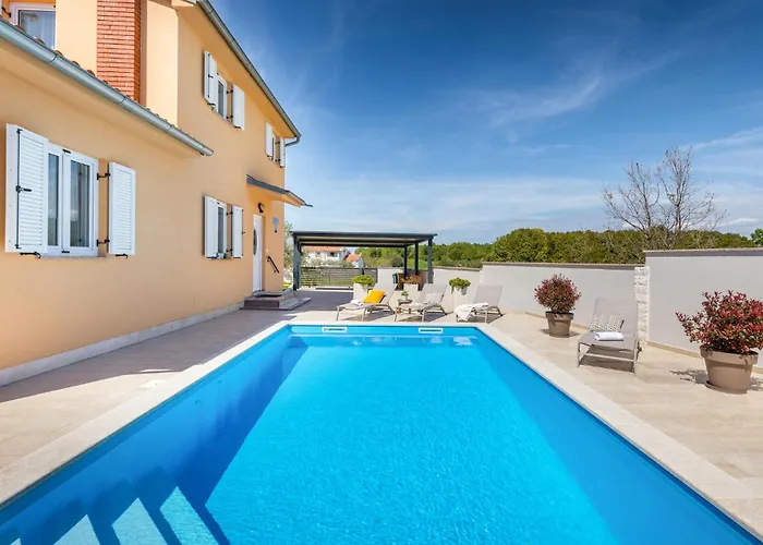 2 Bedroom Lovely In Feriehus Musalez