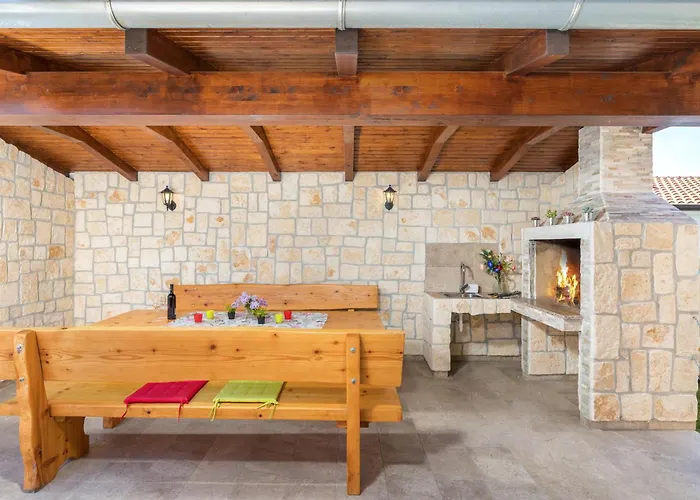 2 Bedroom Lovely In * Musalez