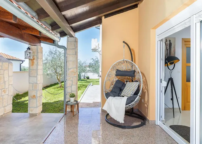 2 Bedroom Lovely In Musalez